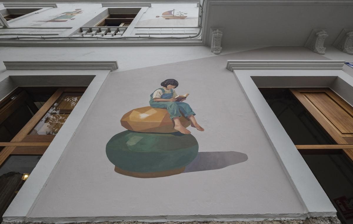 Mural de Irene León en la fachada de Casa M